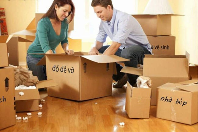 Đánh dấu và ghi chú cụ thể vào thùng carton giúp bạn dễ dàng sắp xếp đồ đạc hơn