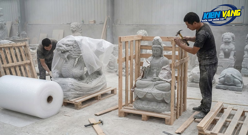 Đóng gói tượng đá phong thủy tại xưởng